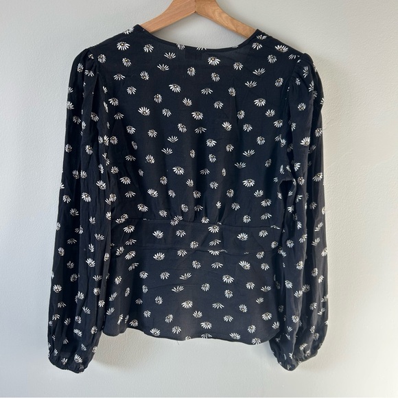 Aritzia Wilfred Daisy Button Up Blouse Size Medium - Picture 2 of 10